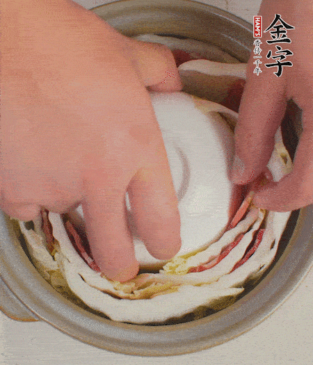 寬度剛好是鍋的高度?？垡粋€小碗更有助于幫助造型。