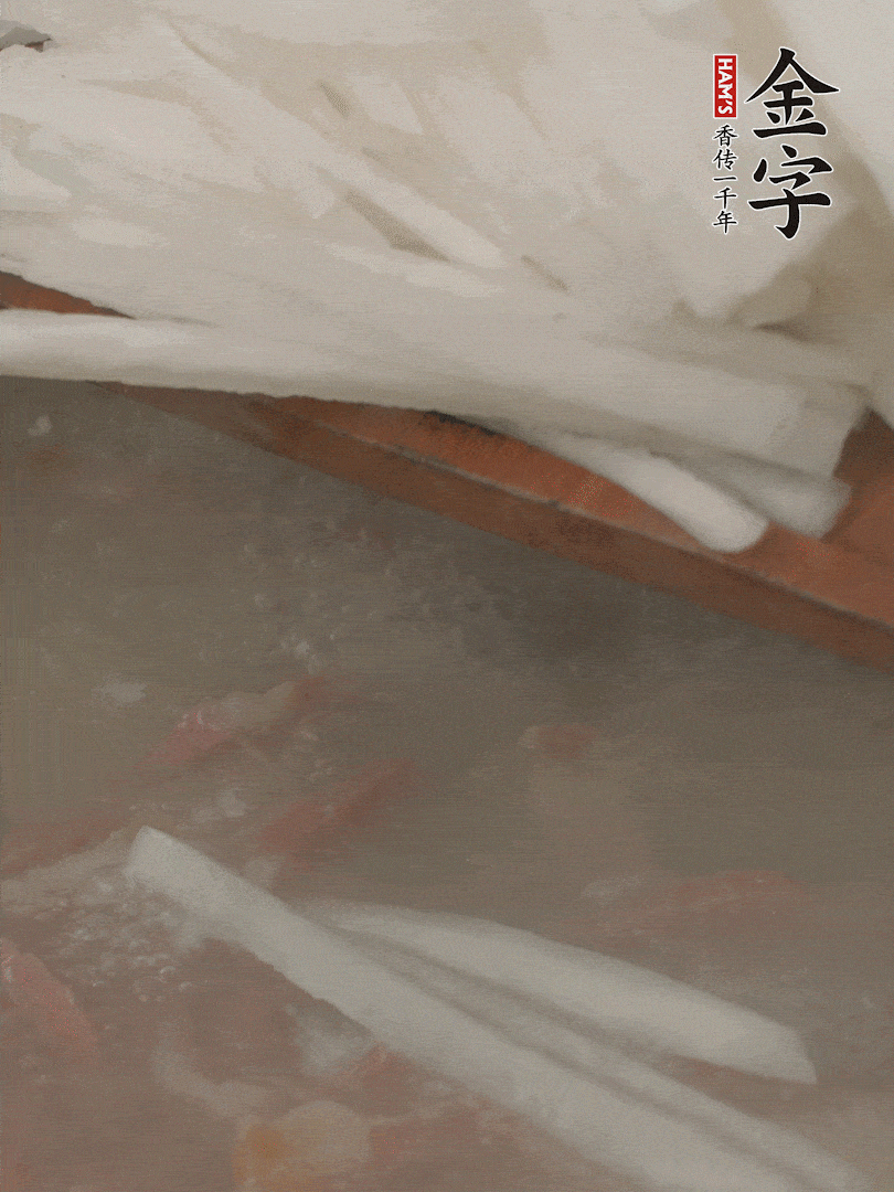 放蘿卜絲，燉5分鐘。