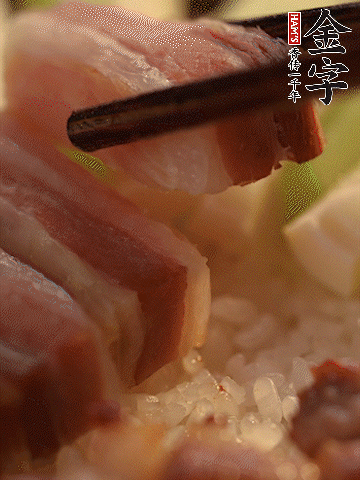 轉(zhuǎn)小火，繼續(xù)蓋蓋子燜2-3分鐘。