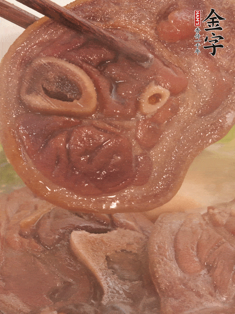 大火燒開后，調(diào)成小火燜煮30分鐘，煮至蓮藕軟糯。
