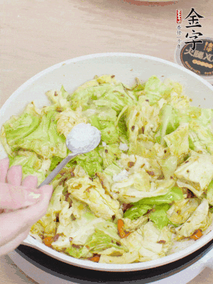 一點(diǎn)鹽、糖調(diào)味。