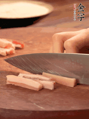 金字淡咸肉切丁。