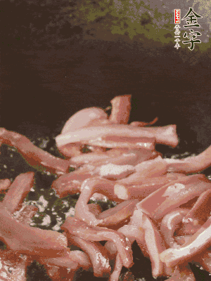 再放豌豆苗翻炒均勻。