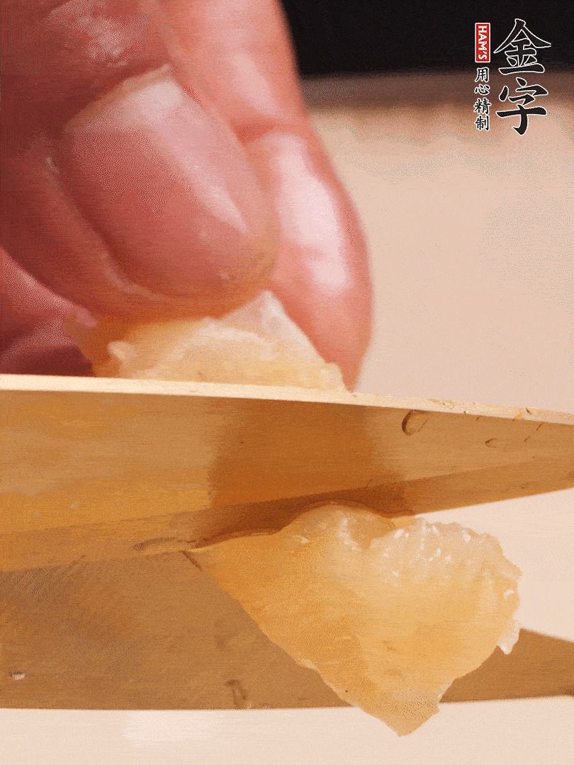 取出放入清水中，清洗表面，再剪成小段