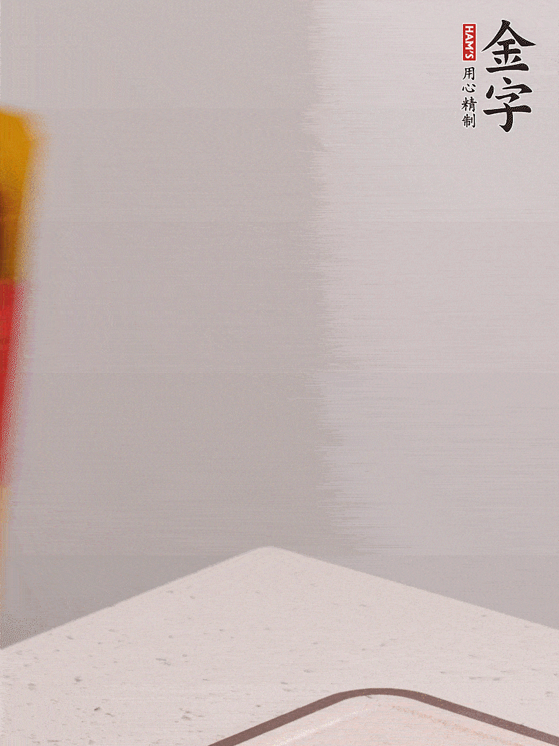金字火腿切片，溫水浸泡5分鐘，將牛腩放鍋中，倒入比食材多2倍的清水，加姜焯水