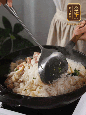 米飯煮熟后，拌入薺菜
